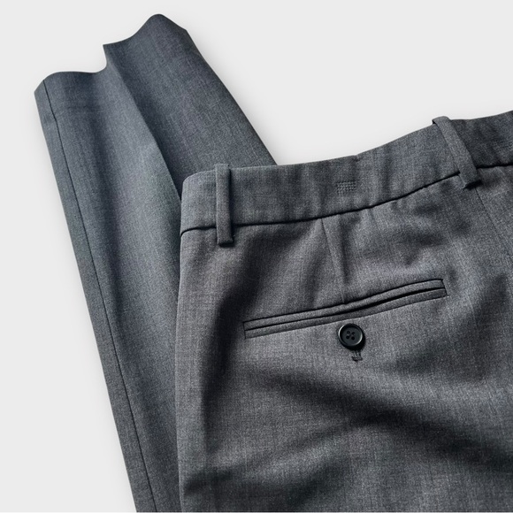 Theory gray TESTRA 2B EDITION wool stretch dress pants/trousers
Size 2 - Picture 11 of 13